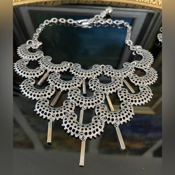 Vintage 1970s Sarah Coventry Charisma Silver Bib Necklace & Earrings Set Signed - Picture 6 of 10